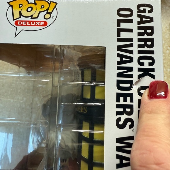 Funko Pop Deluxe Garrick Ollivander with Wand Shop - Picture 7 of 11